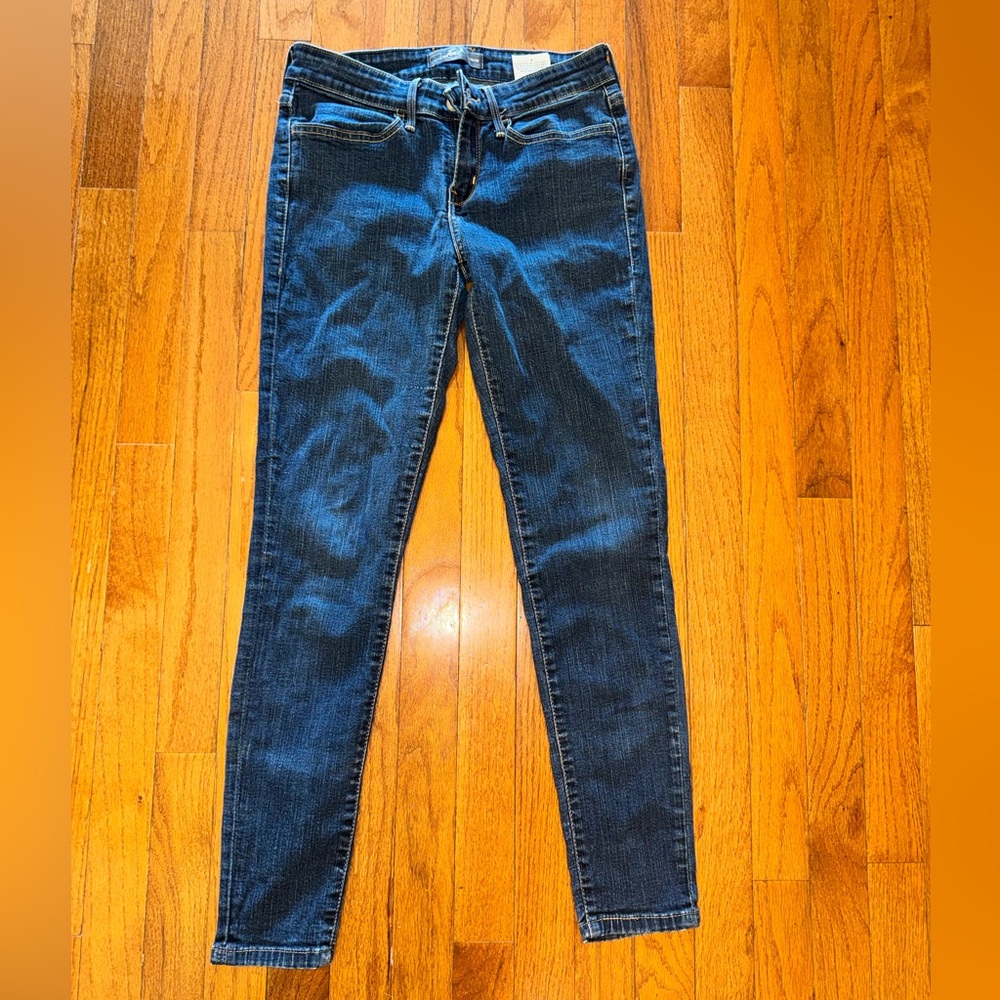 Vintage Levi's Women's Dark Blue Skinny Jeans